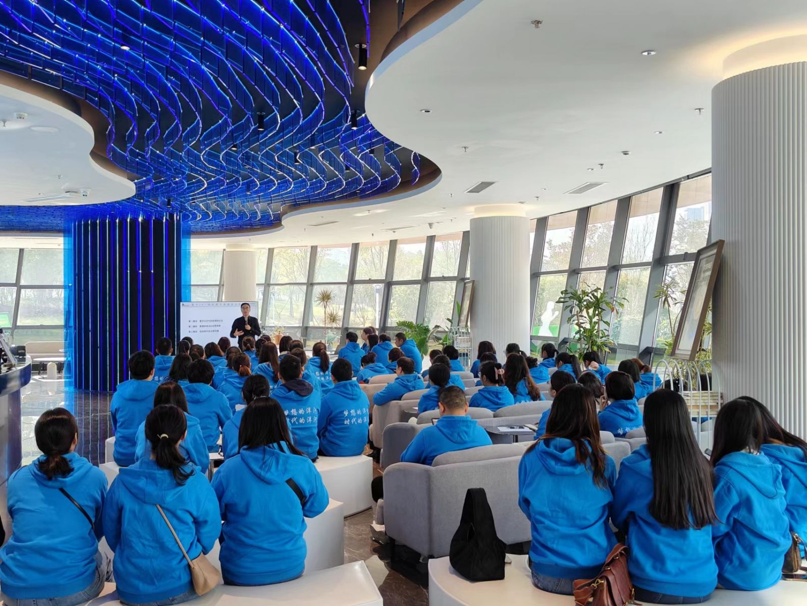 IP+短視頻的新媒體運(yùn)營課程